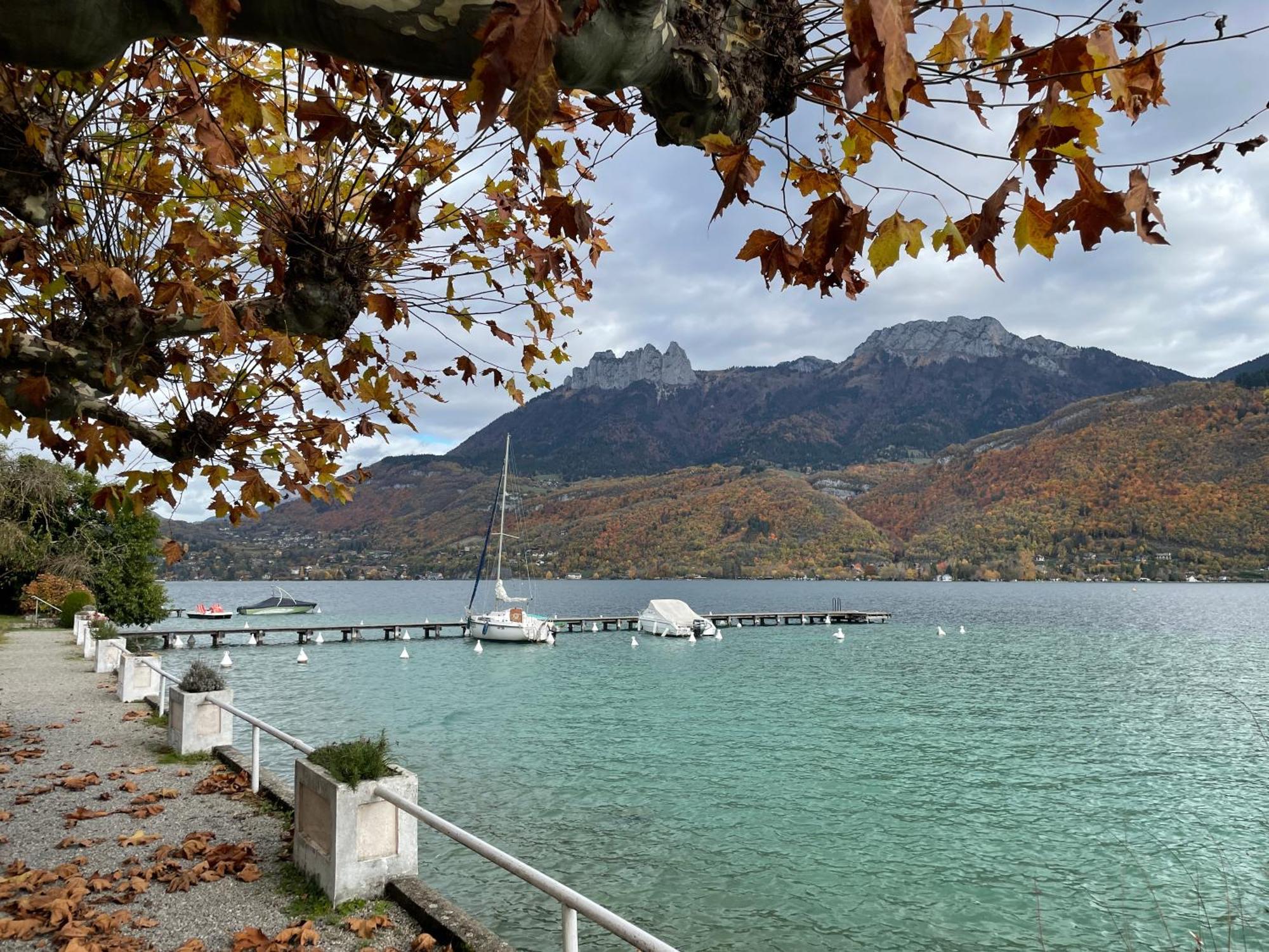 Rare 2 Bedroom With Private Beach On Lake Annecy Doussard Exterior photo