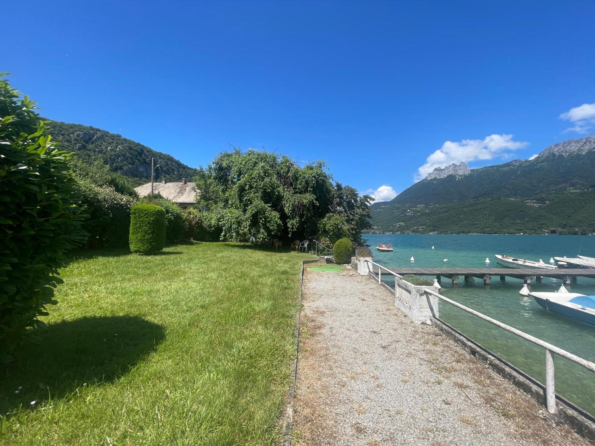 Rare 2 Bedroom With Private Beach On Lake Annecy Doussard Exterior photo